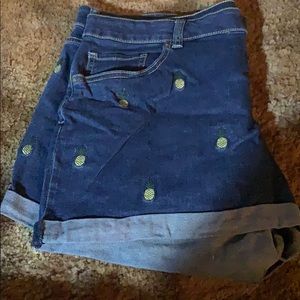 Jean shorts w/ Pineapples design